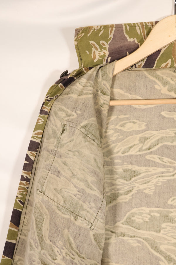 真正的战争后期虎纹衬衫，厚重布料，褪色，二手货。