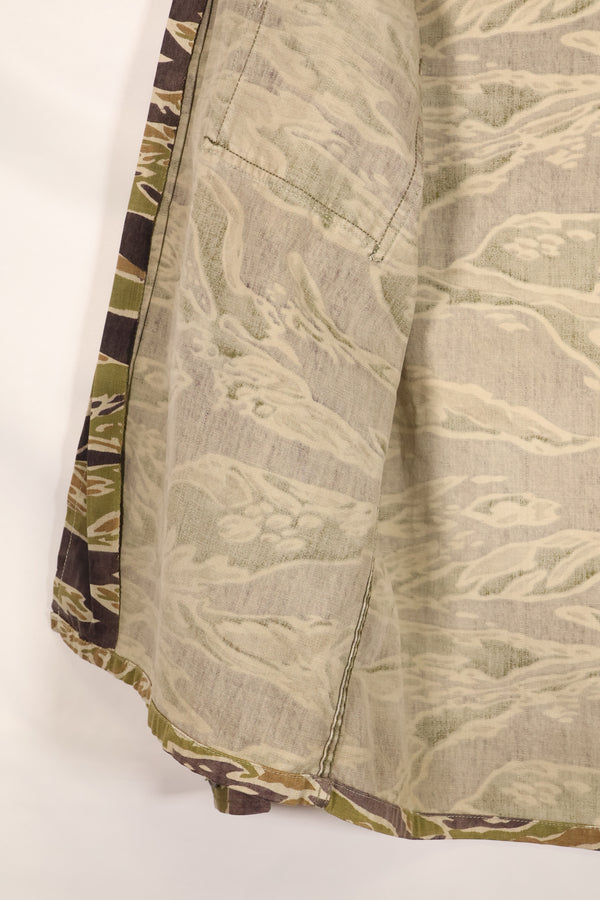 真正的战争后期虎纹衬衫，厚重布料，褪色，二手货。