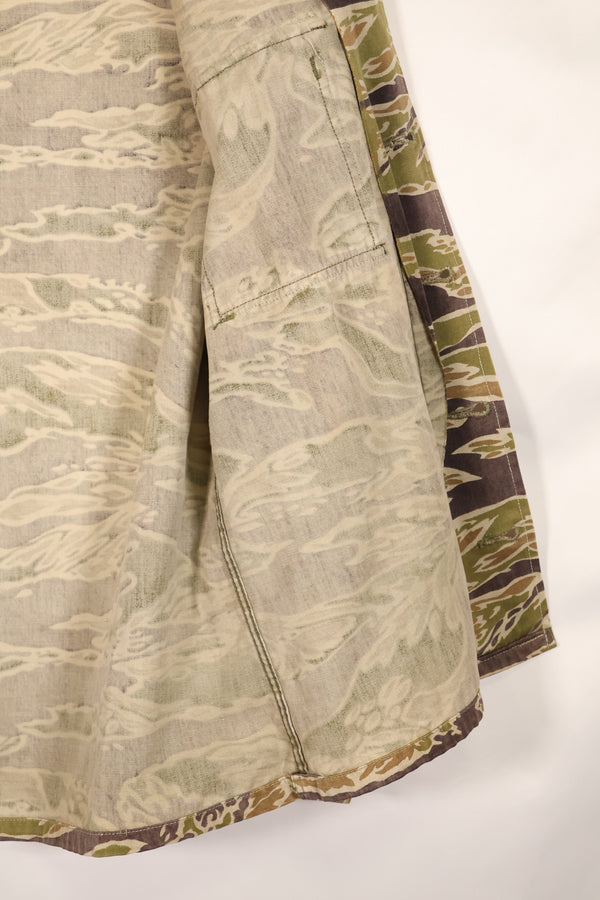 真正的战争后期虎纹衬衫，厚重布料，褪色，二手货。