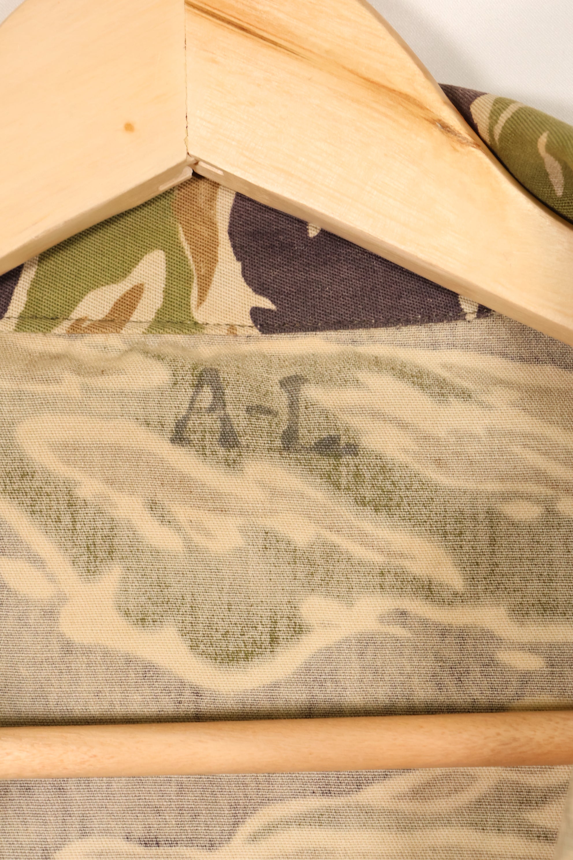 真正的战争后期虎纹衬衫，厚重布料，褪色，二手货。