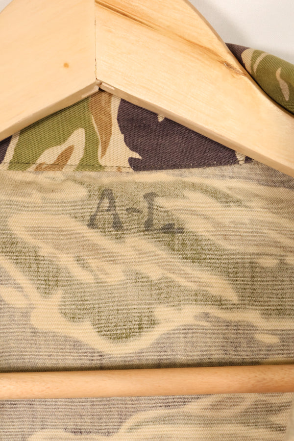 真正的战争后期虎纹衬衫，厚重布料，褪色，二手货。