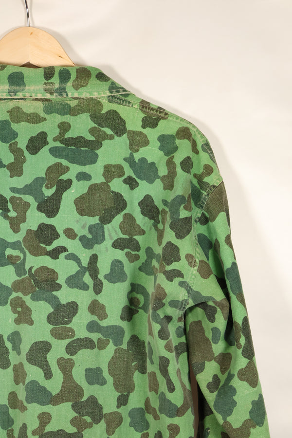 20 世纪 60 年代末-70 年代初美国海军顾问衬衫，蛙皮迷彩，当地采购，二手货。