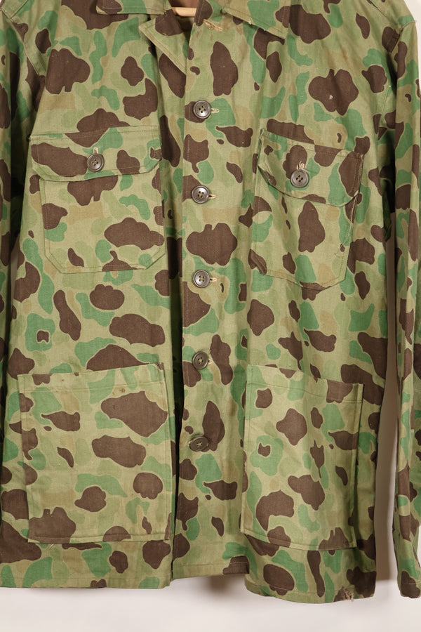 1940年代至1950年代初日本制造的蛙皮迷彩修身夹克，人字纹布面料，品相极佳，二手。