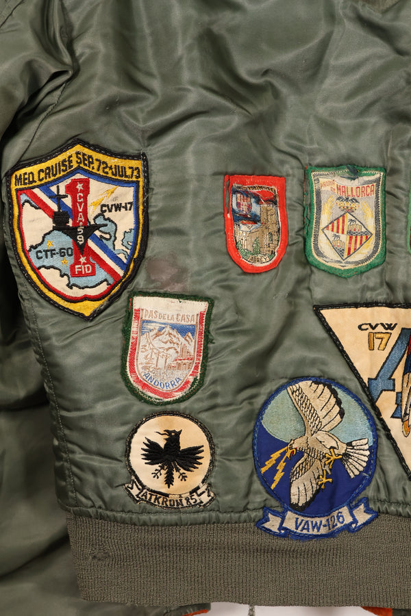 二手，估计为 20 世纪 60 年代末的美国海军大型 MA-1 飞行夹克，带有飞行员改装。