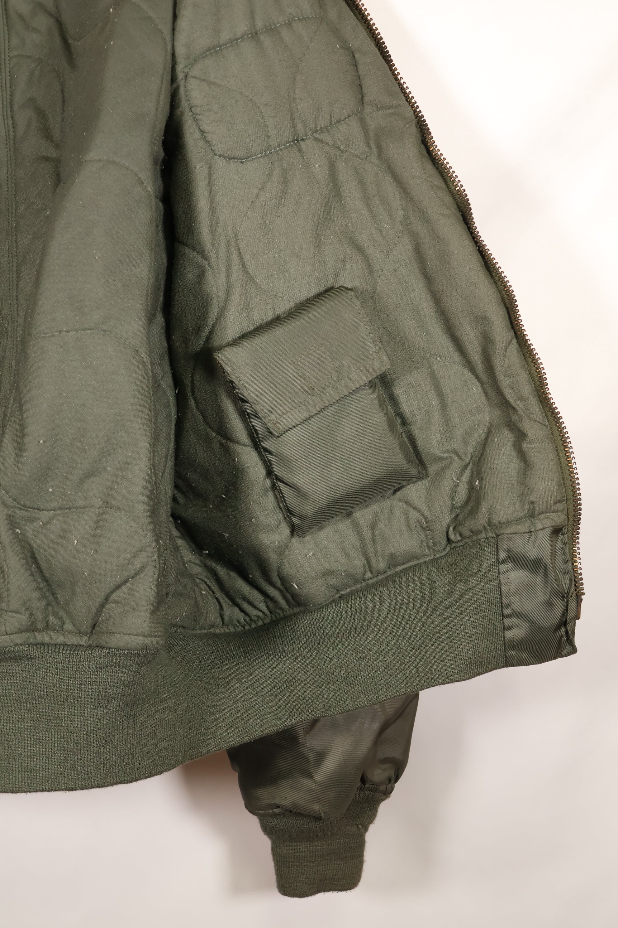 1975 Contract LARGE US Navy CWU-45P Flight Jacket with Intermediates Pockets Used