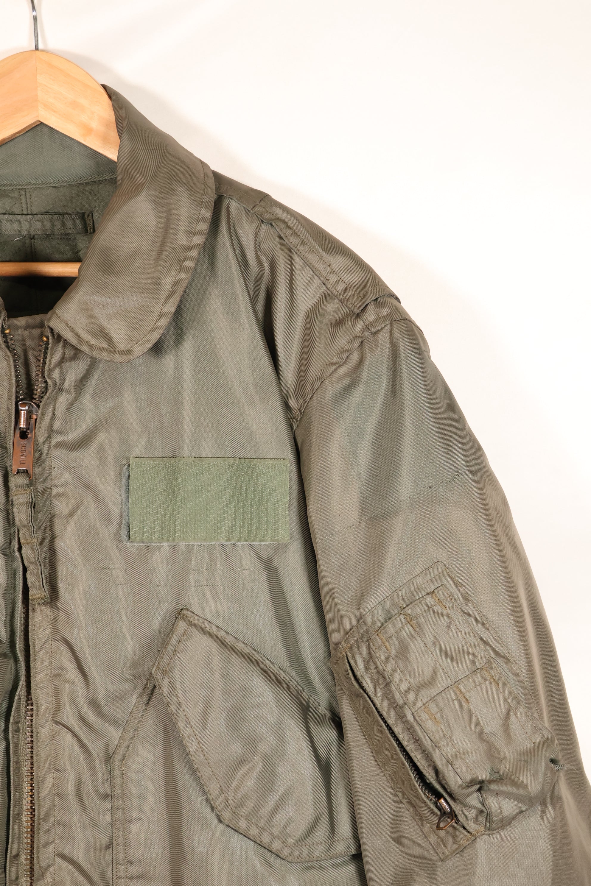 二手美国海军 CWU-45P 飞行夹克，中号，20 世纪 70 年代末