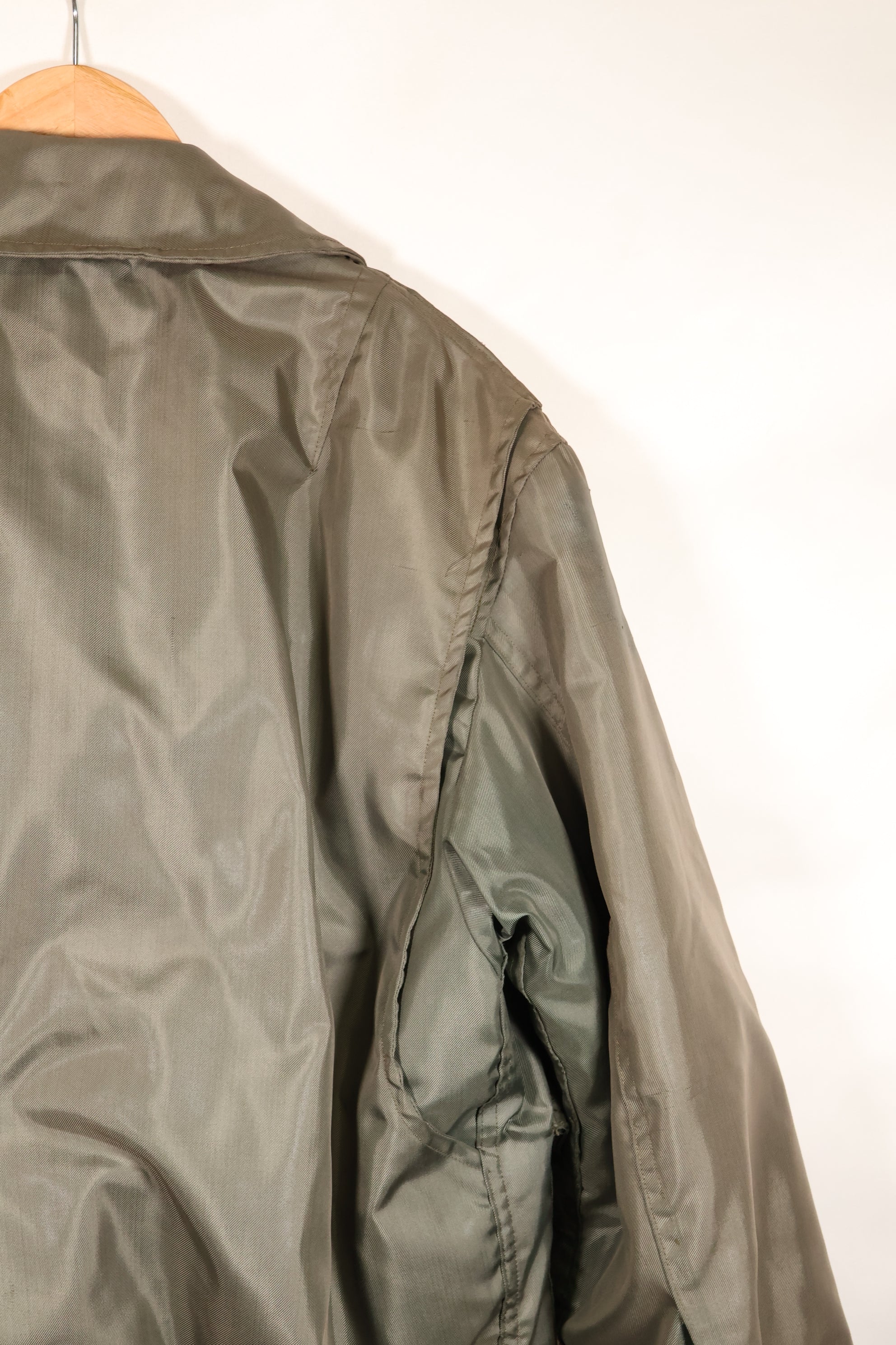 二手美国海军 CWU-45P 飞行夹克，中号，20 世纪 70 年代末