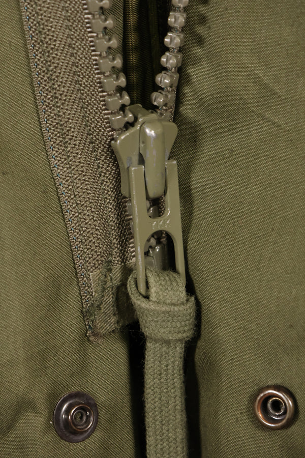 多个年龄段的批量 M65 野战派克大衣鱼尾派克大衣，状况良好，使用过。