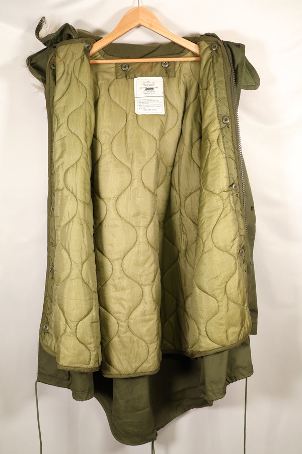 多个年龄段的批量 M65 野战派克大衣鱼尾派克大衣，状况良好，使用过。