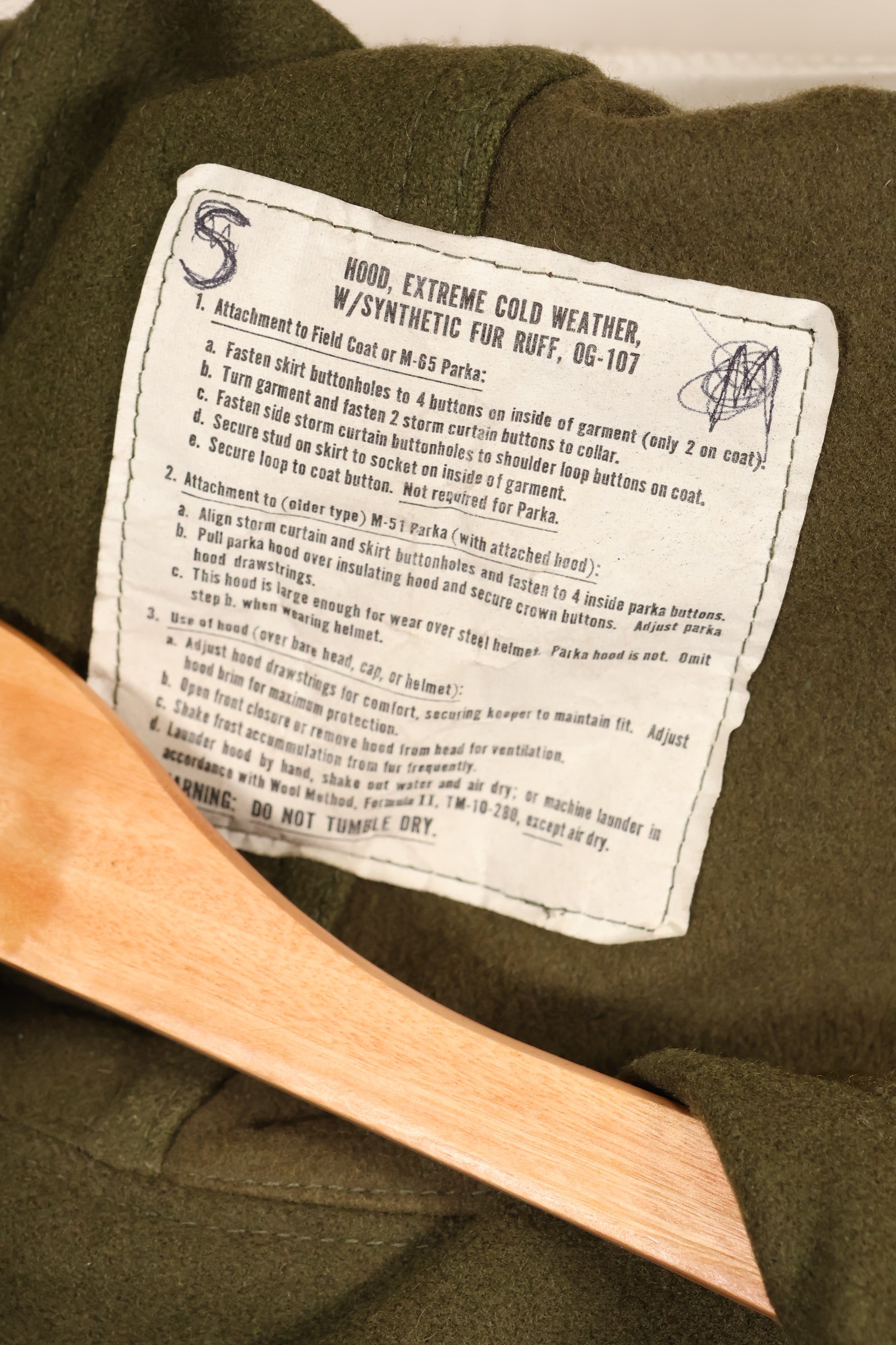 多个年龄段的批量 M65 野战派克大衣鱼尾派克大衣，状况良好，使用过。