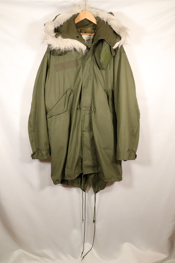 多个年龄段的批次 SMALL M65 field parka 鱼尾 parka，状况良好，使用过，B.