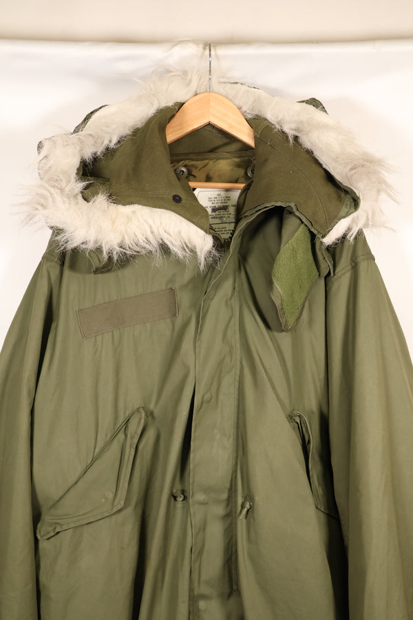 多个年龄段的批次 SMALL M65 field parka 鱼尾 parka，状况良好，使用过，B.