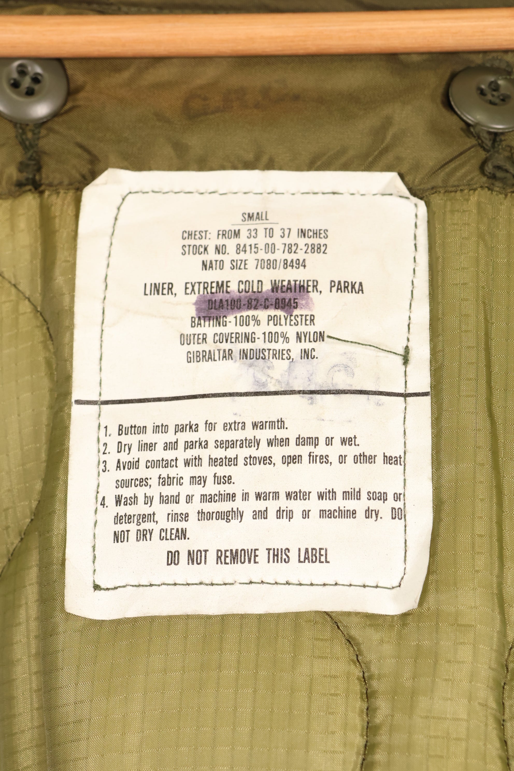 多个年龄段的批次 SMALL M65 field parka 鱼尾 parka，状况良好，使用过，B.