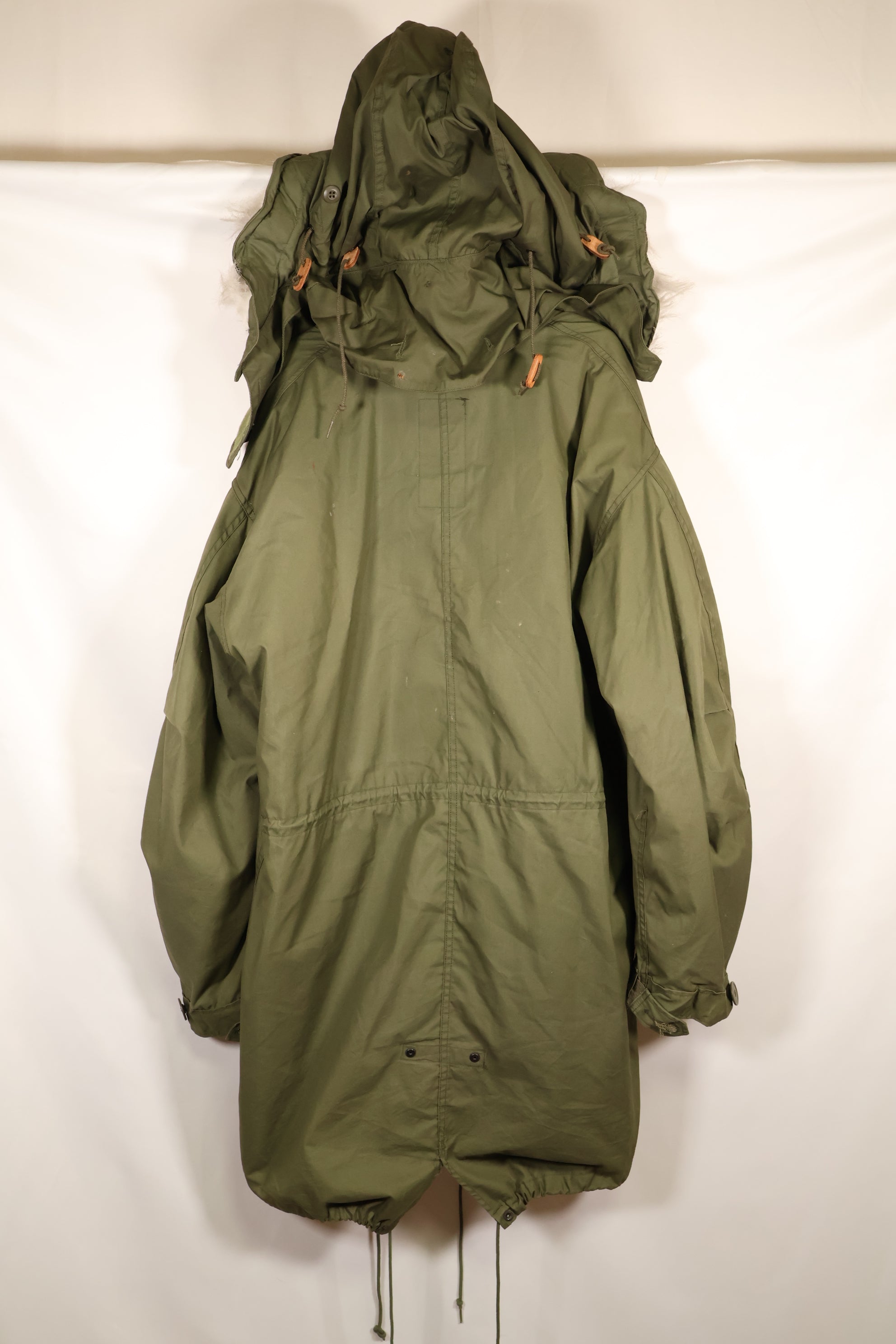 多个年龄段的批次 SMALL M65 field parka 鱼尾 parka，状况良好，使用过，B.