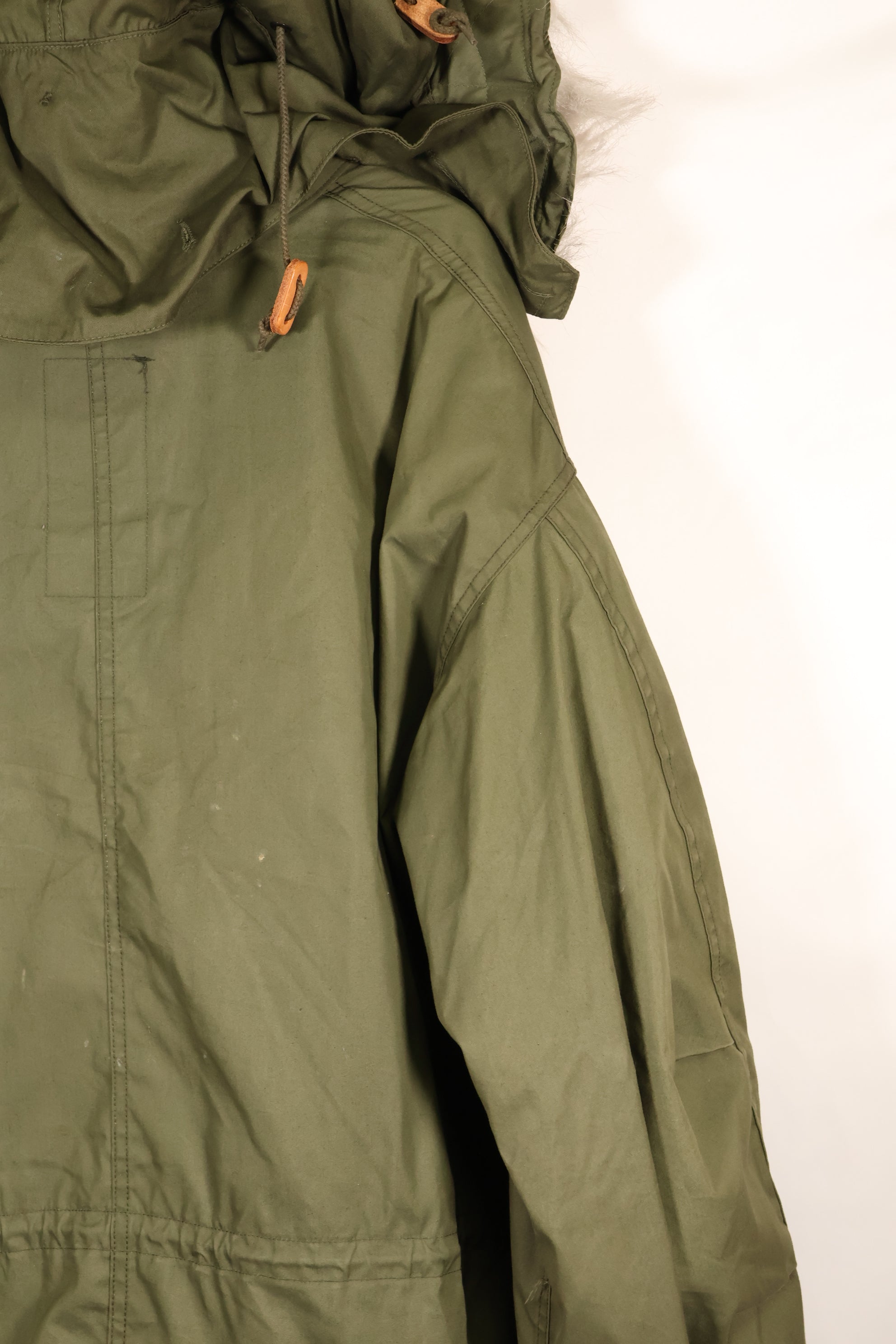 多个年龄段的批次 SMALL M65 field parka 鱼尾 parka，状况良好，使用过，B.