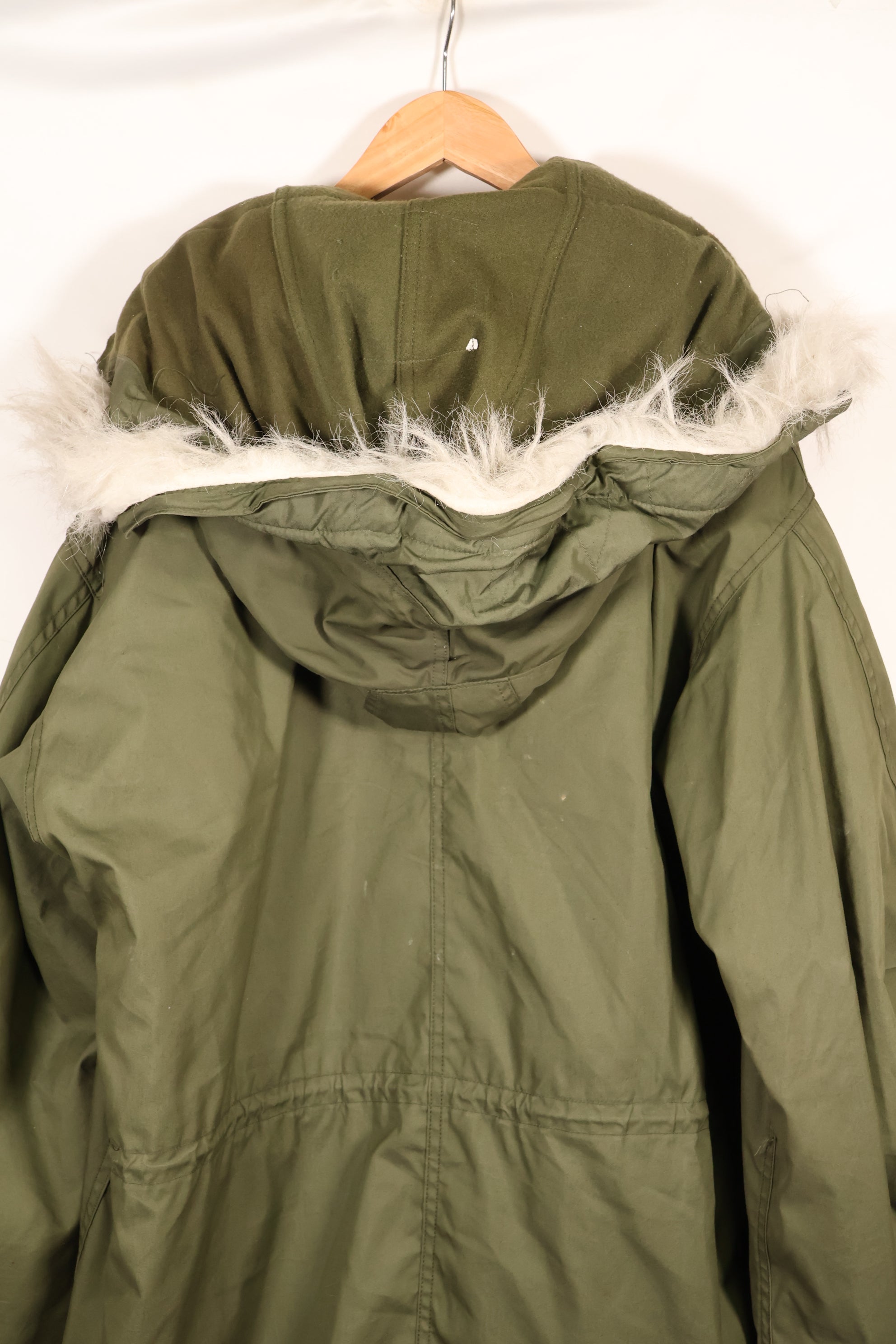 多个年龄段的批次 SMALL M65 field parka 鱼尾 parka，状况良好，使用过，B.