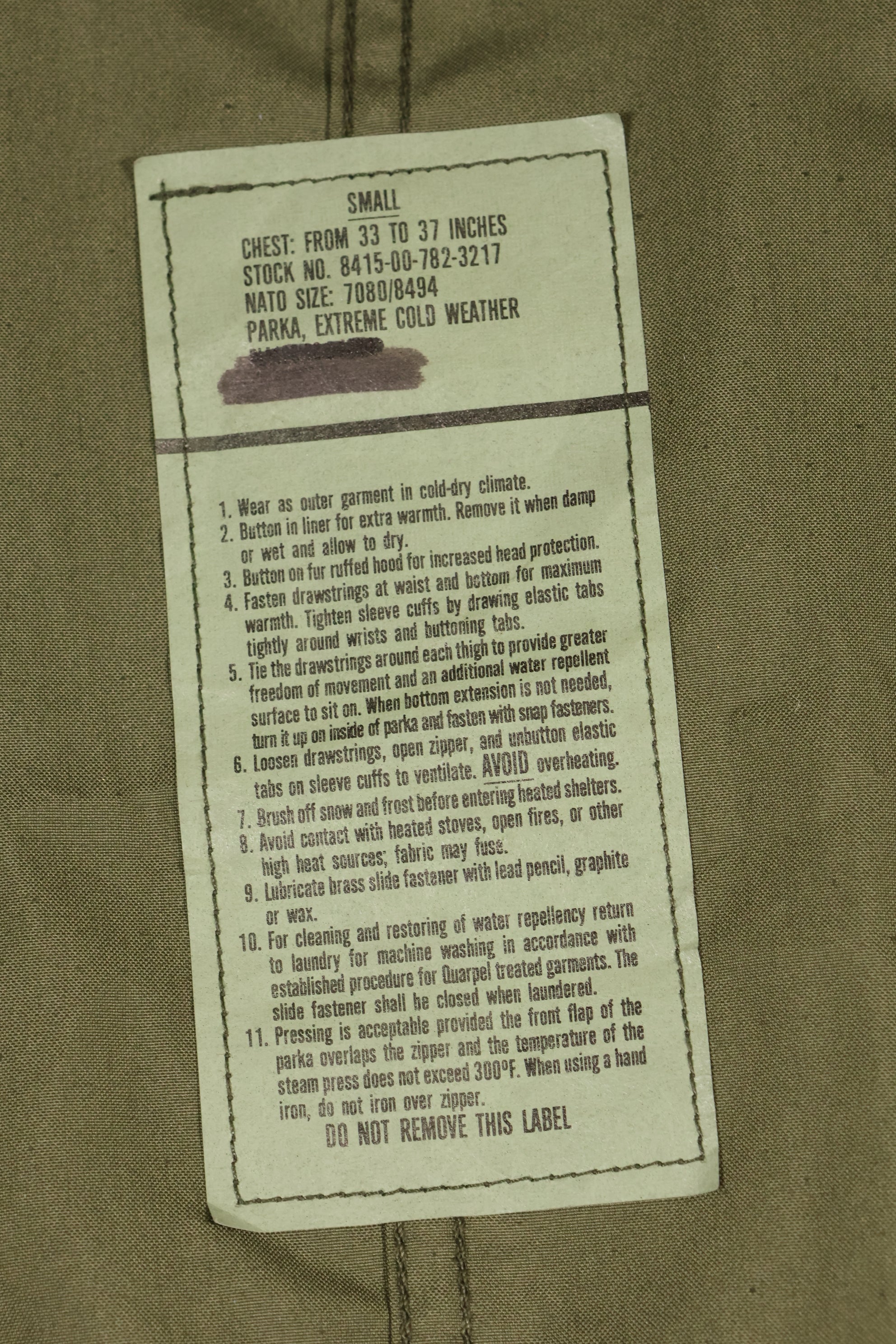 多个年龄段的批次 SMALL M65 field parka 鱼尾 parka，状况良好，使用过，B.