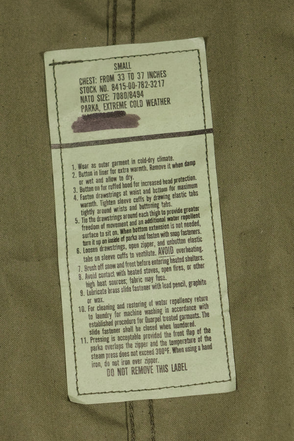 多个年龄段的批次 SMALL M65 field parka 鱼尾 parka，状况良好，使用过，B.