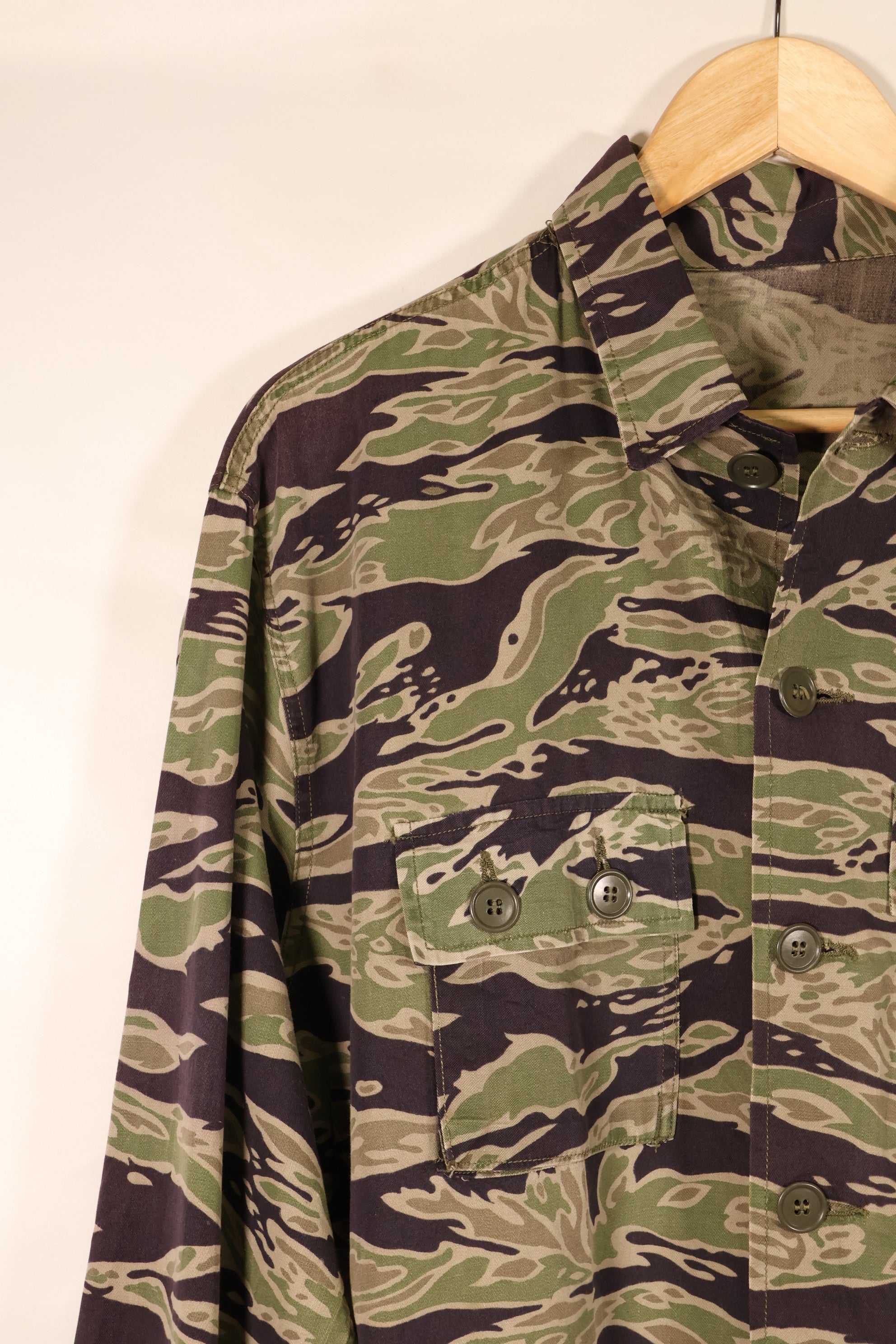 1960年代後半　US-L　レイトウォーライトウェイトパターン　タイガーストライプ　シャツ　退色あり　中古品