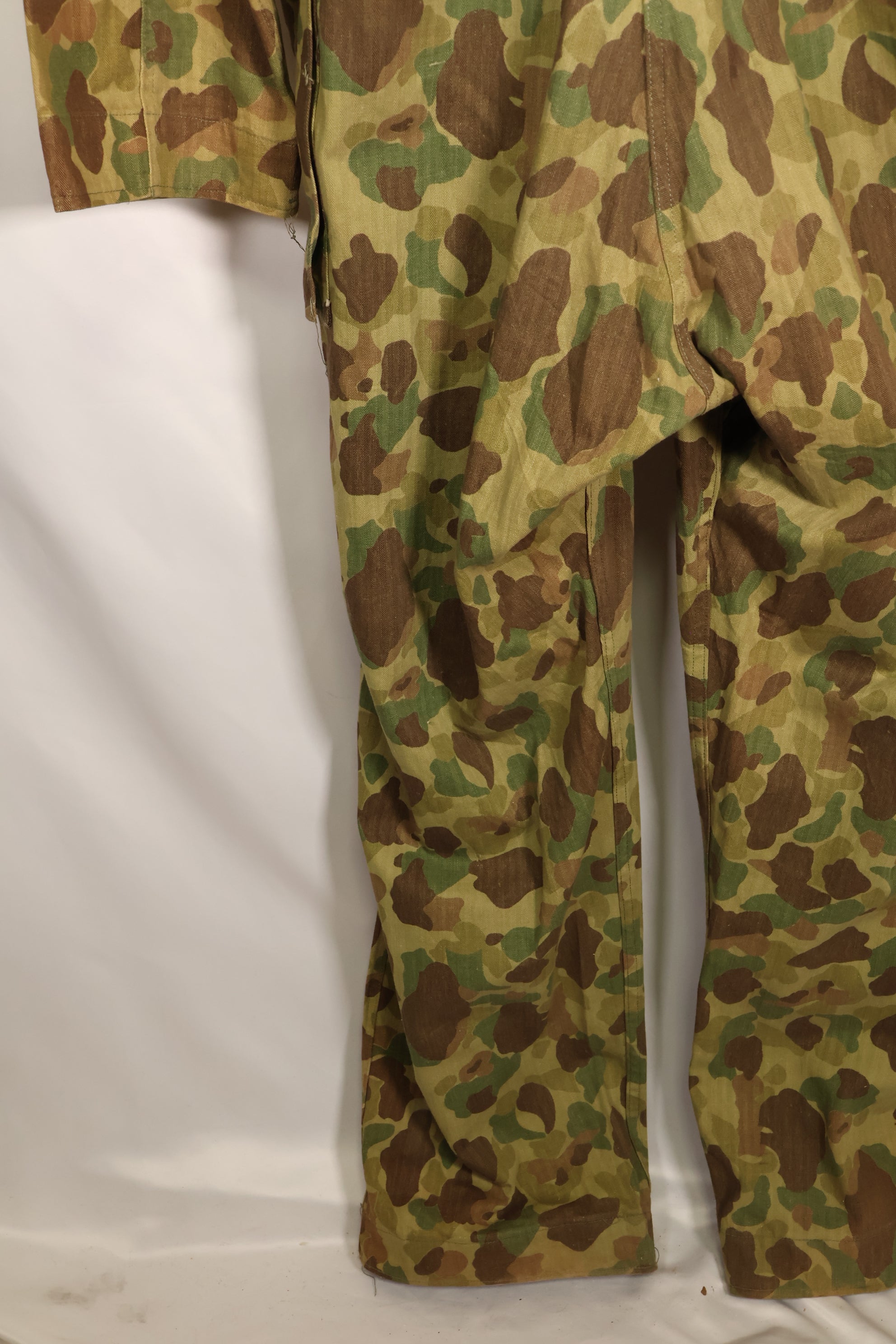 1940s U.S. Army & Marine Corps Frogskin camouflage coveralls in good condition.