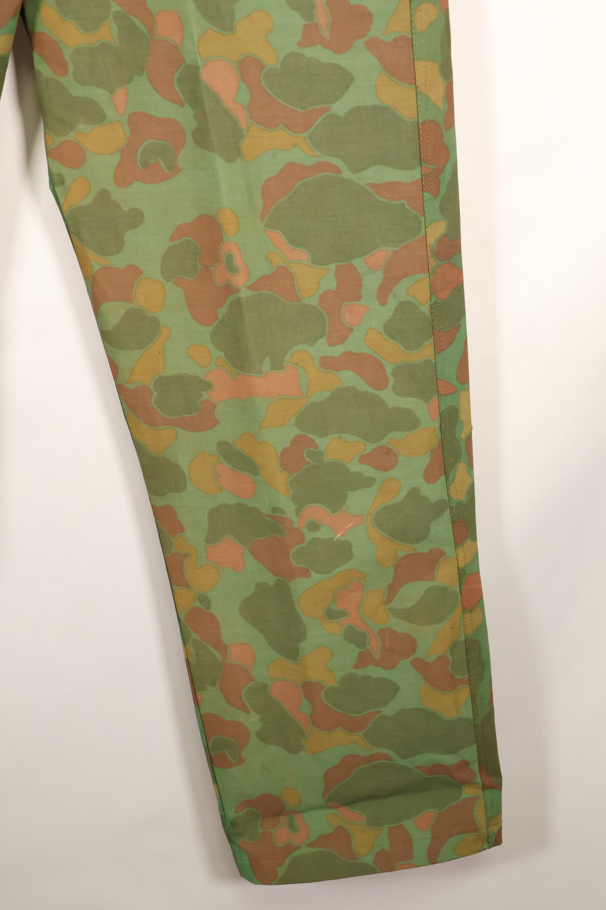 20 世纪 60 年代，私人采购，美国海军陆战队，青蛙皮披风衬衫和长裤套装，南越。