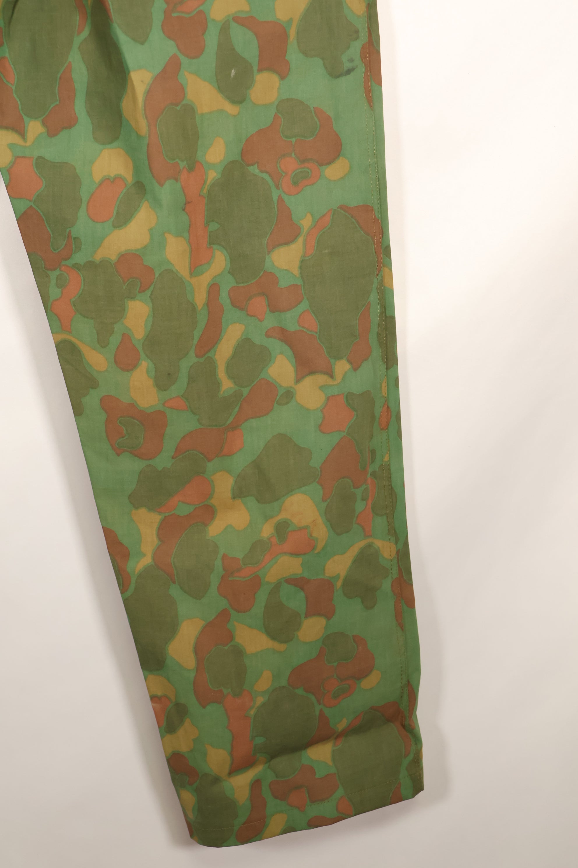 20 世纪 60 年代，私人采购，美国海军陆战队，青蛙皮披风衬衫和长裤套装，南越。