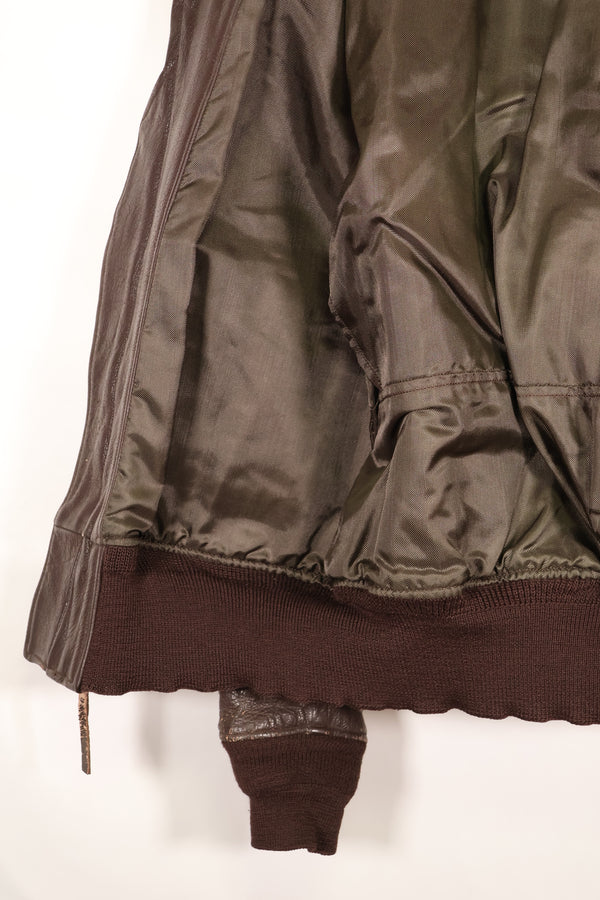 20 世纪 60 年代初批量生产的 42 号 G-1 中间区飞行夹克，使用过。