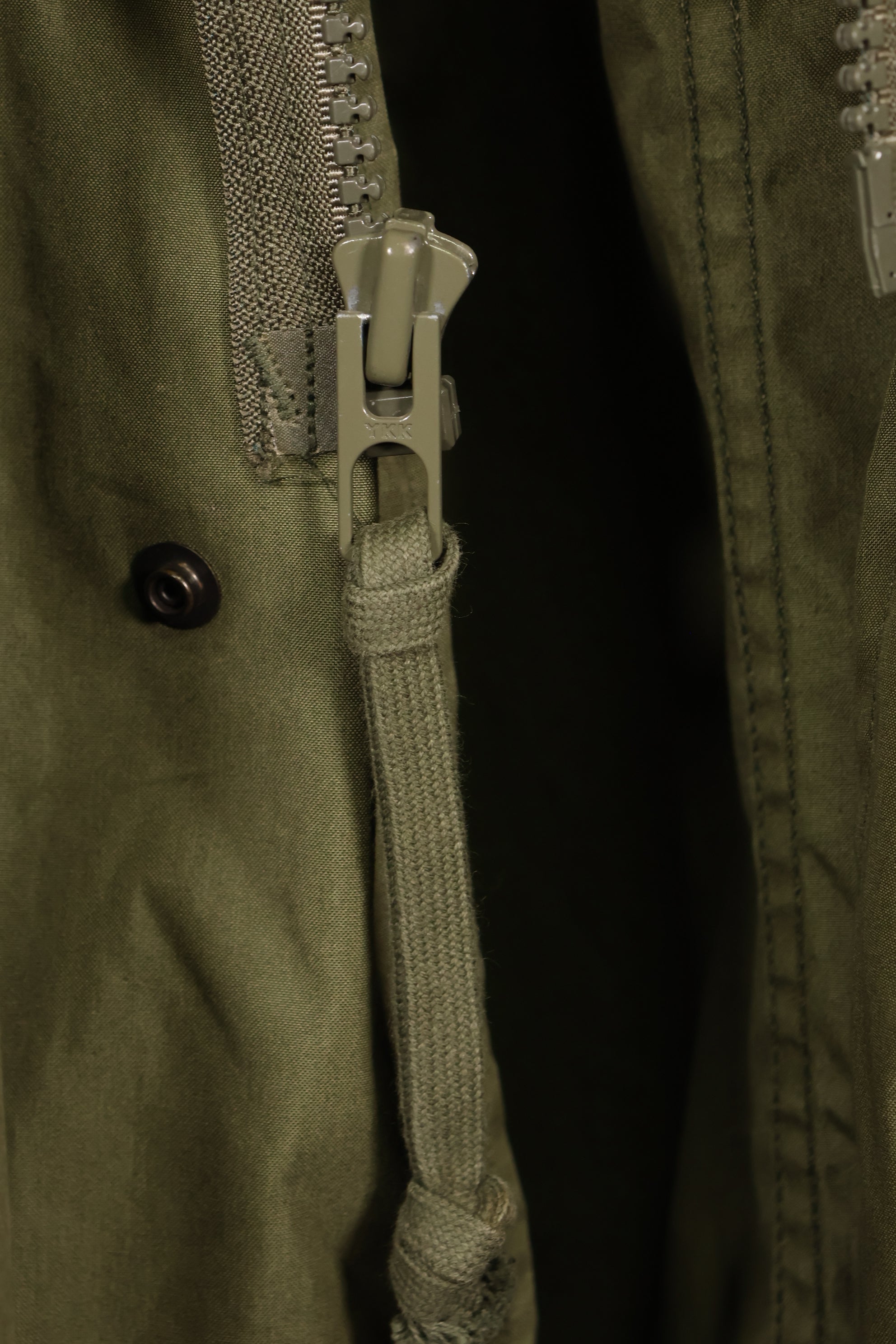 1980's lot LARGE resin zipper M65 field jacket without liner, with hood, almost unused.