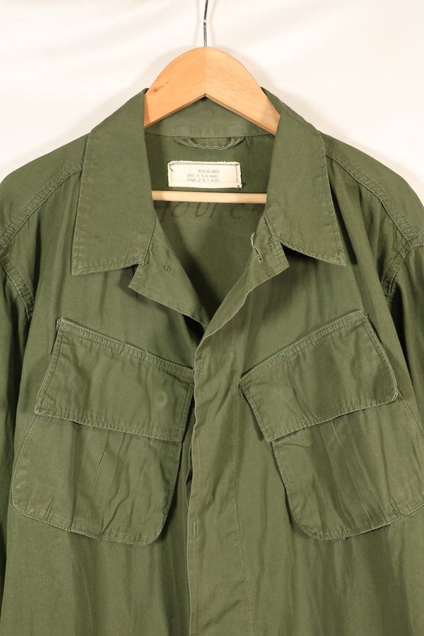 Circa 1966-67 L-R 2nd Model 3rd Model eclectic jungle fatigues jacket, used, good condition.