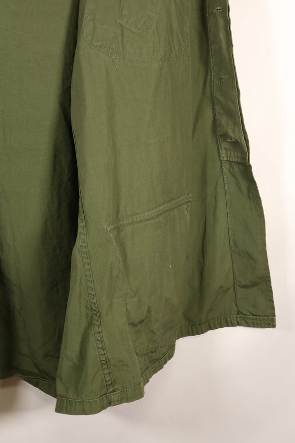 Circa 1966-67 L-R 2nd Model 3rd Model eclectic jungle fatigues jacket, used, good condition.