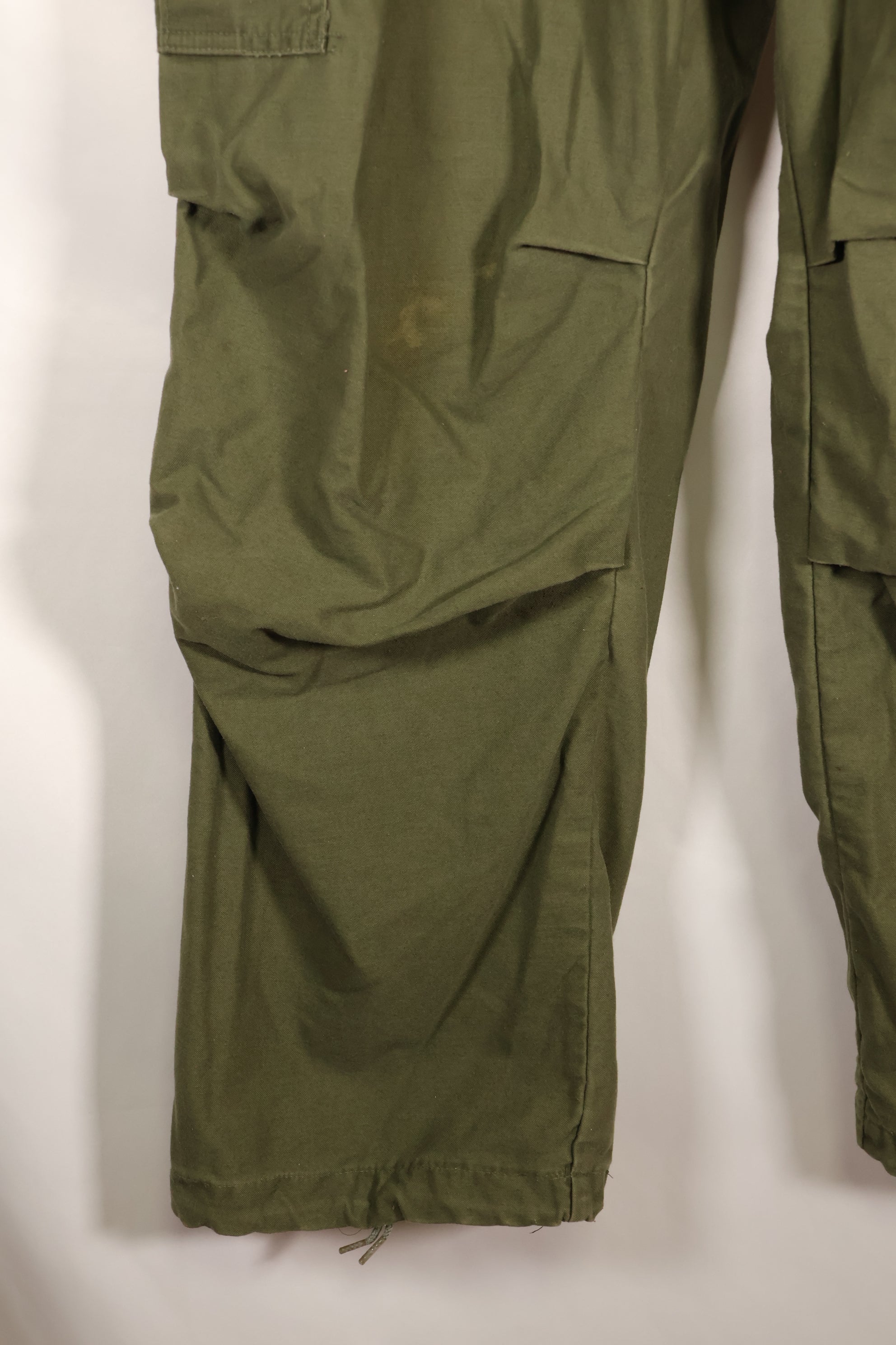 1970s lot, estimated size M-R, M65 field pants, cold weather specs, used.