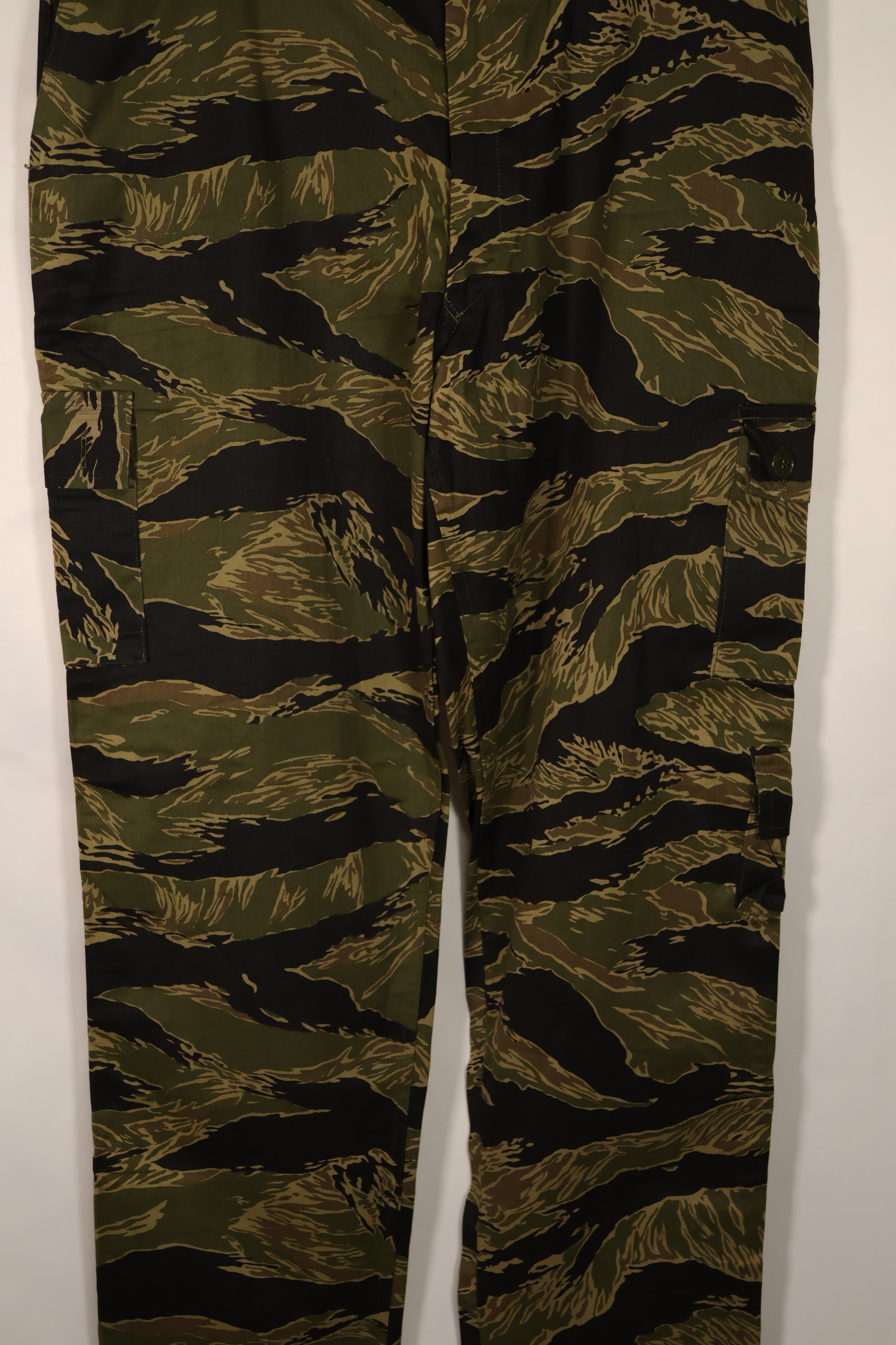 Real deadstock Okinawa Tiger Tiger Stripe Pants US-L in mint condition