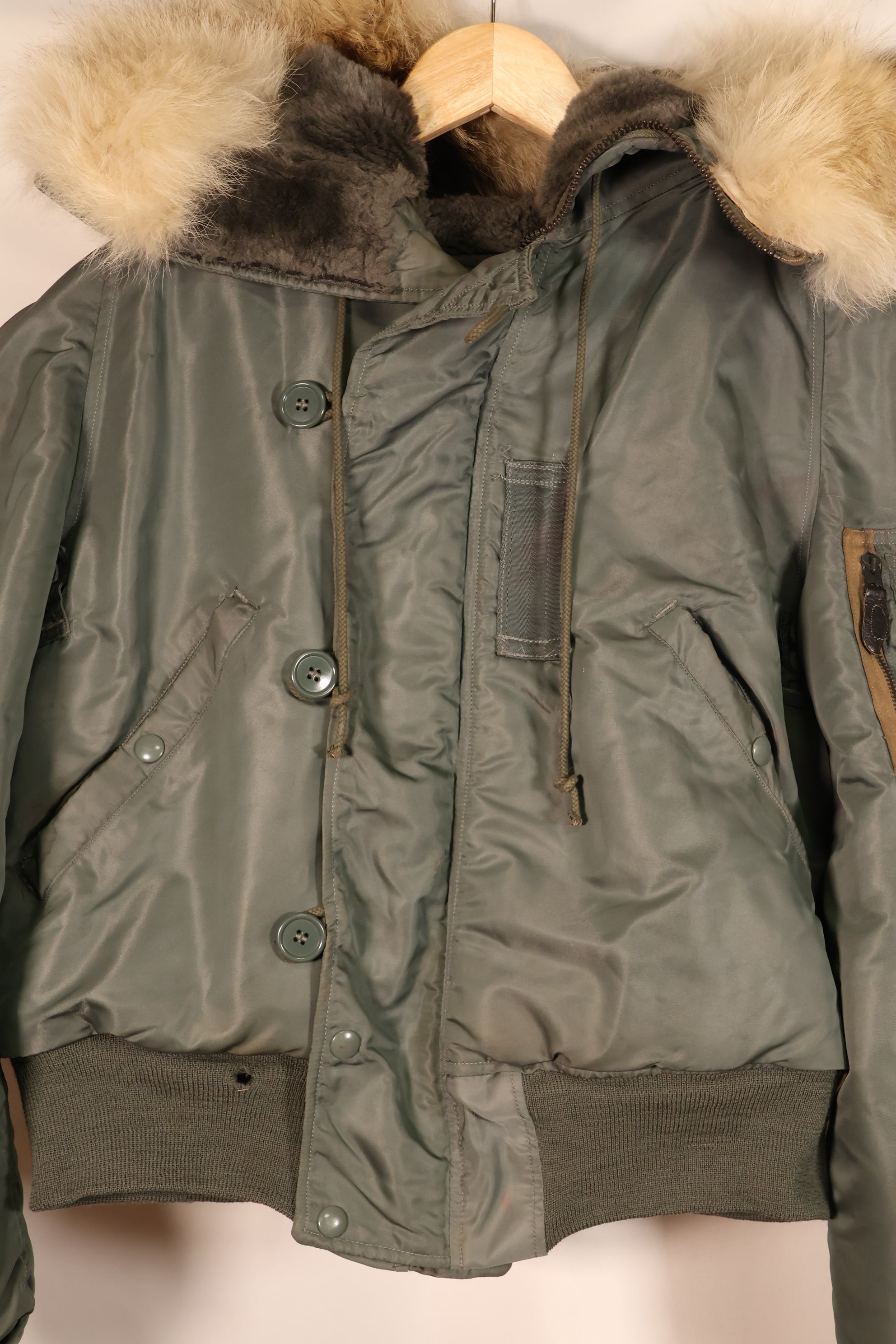 Mid-1950s, MEDIUM, U.S. Air Force (USAF), N2-B Flight Jacket, Used
