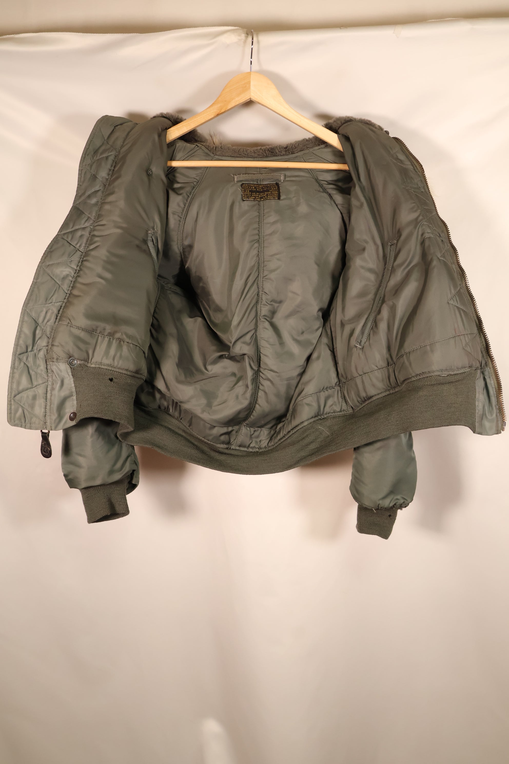 Mid-1950s, MEDIUM, U.S. Air Force (USAF), N2-B Flight Jacket, Used