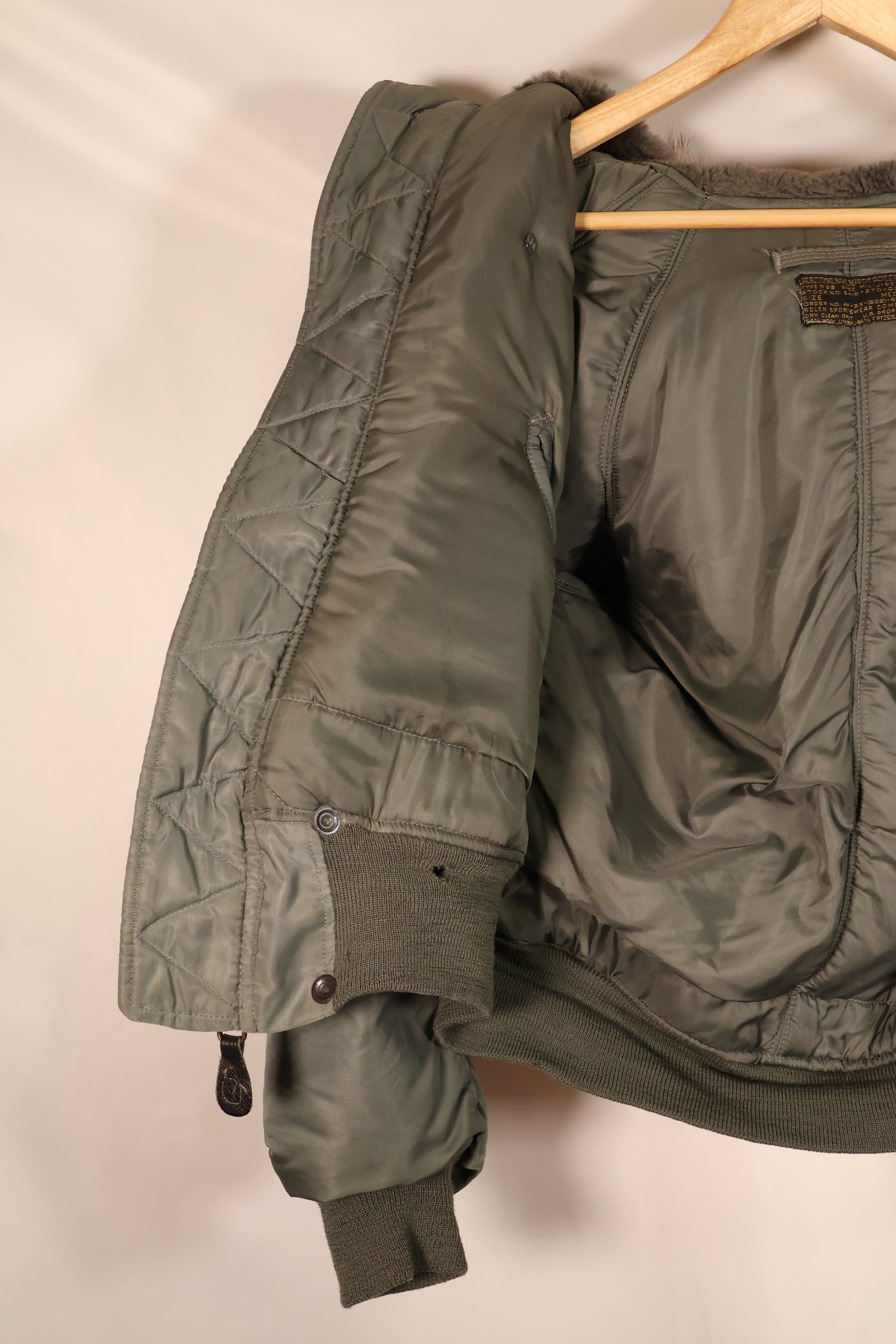 Mid-1950s, MEDIUM, U.S. Air Force (USAF), N2-B Flight Jacket, Used