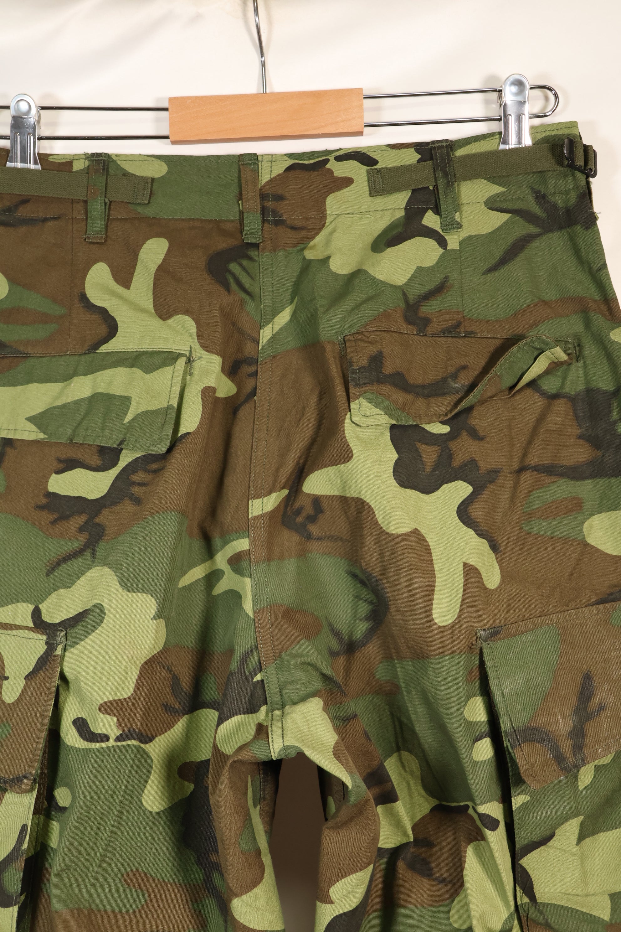 Circa 1966-67 S-R US Army ERDL Camouflage Leaf Camouflage Jungle Fatigue Pants Used 