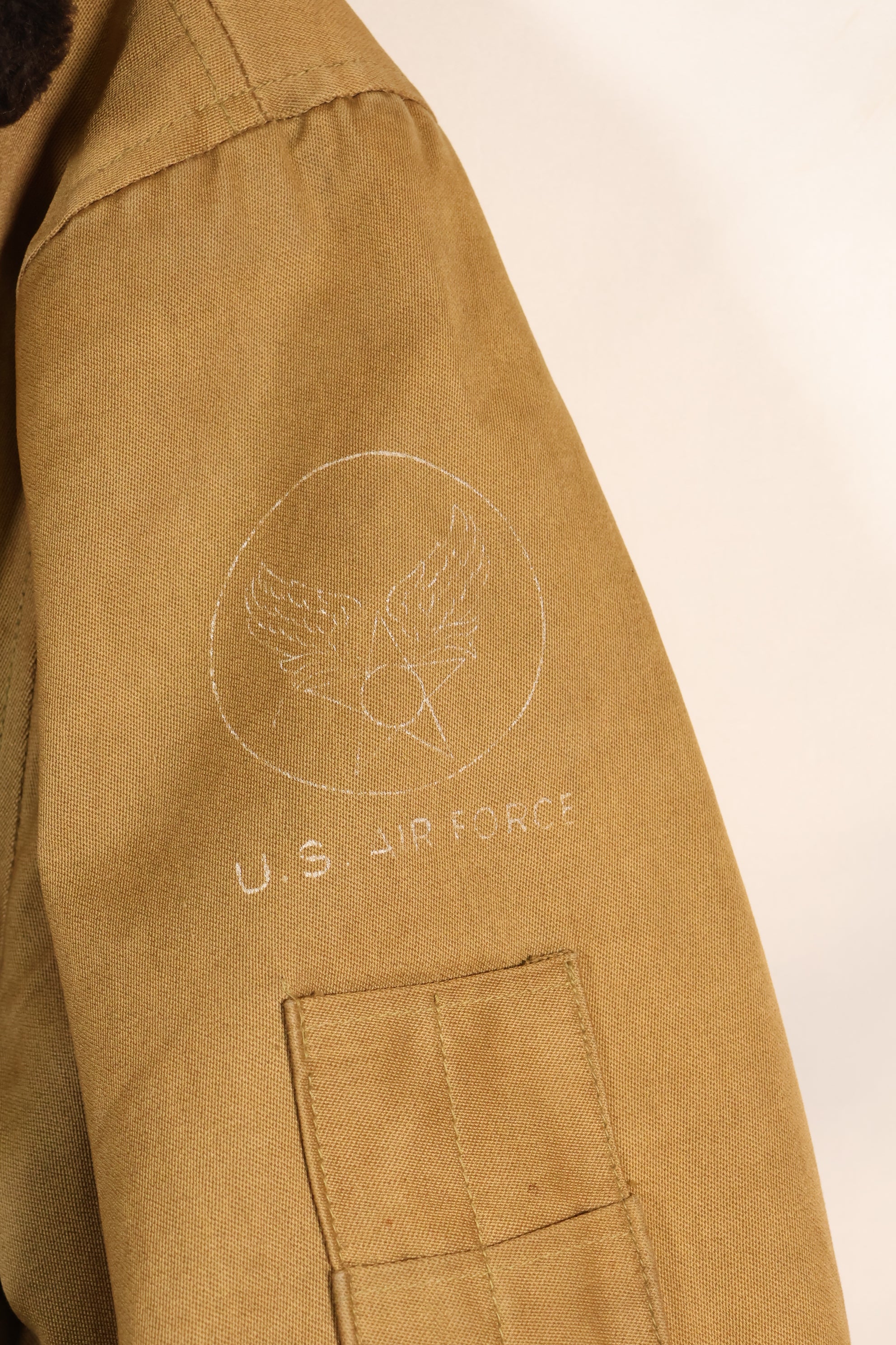 20 世纪 50 年代美国空军 B-15 棉质飞行夹克，商业型号，二手。