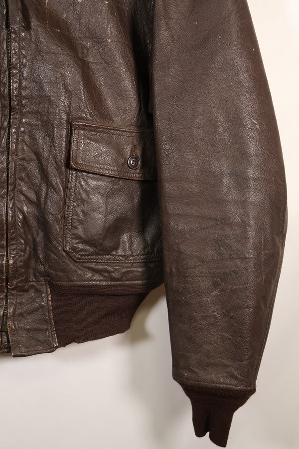 1963 年合同尺寸 44 的美国海军 G-1 飞行夹克，中间款，二手。