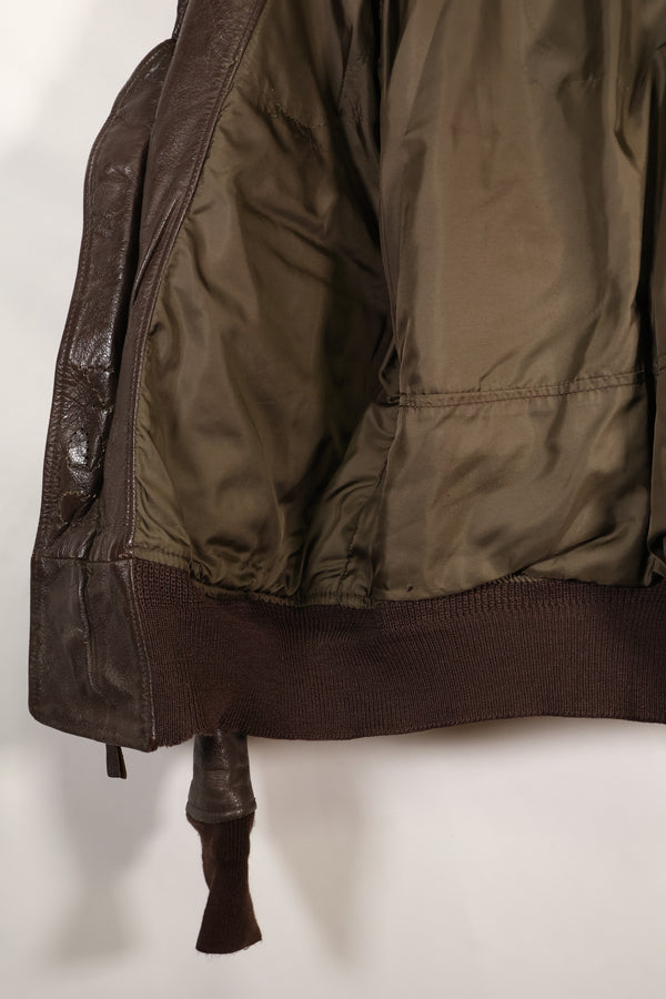 1963 年合同尺寸 44 的美国海军 G-1 飞行夹克，中间款，二手。