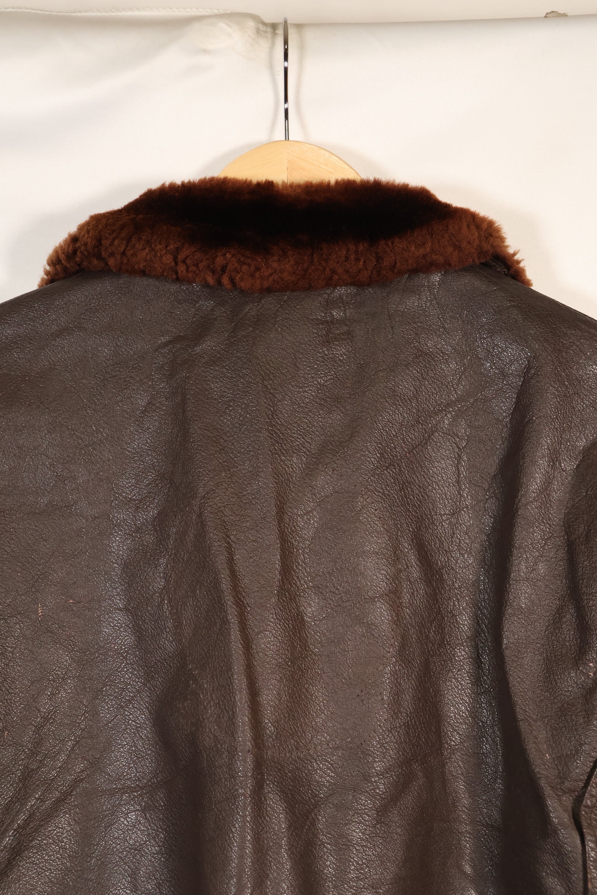 1963 年合同尺寸 44 的美国海军 G-1 飞行夹克，中间款，二手。