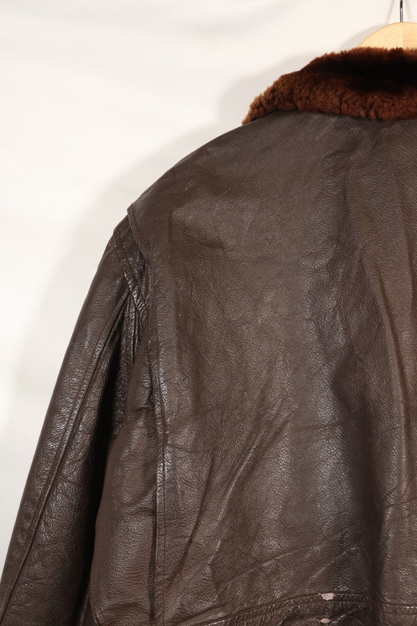 1963 年合同尺寸 44 的美国海军 G-1 飞行夹克，中间款，二手。