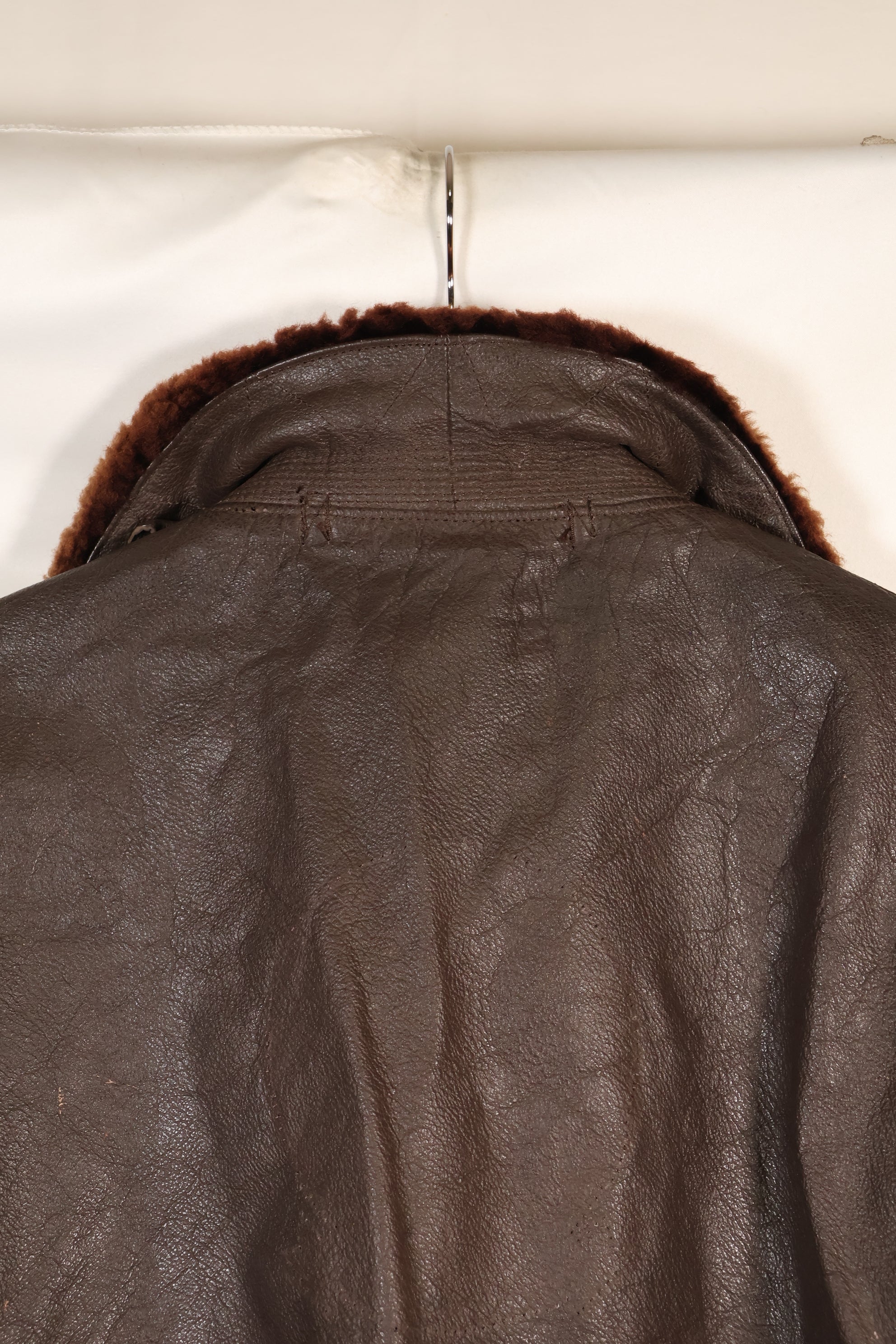 1963 年合同尺寸 44 的美国海军 G-1 飞行夹克，中间款，二手。