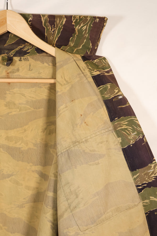 20 世纪 60 年代中期美国裁制的大号冲绳虎虎条纹衬衫，褪色，使用过。