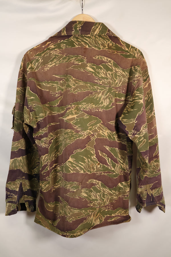 20 世纪 60 年代中期美国裁制的大号冲绳虎虎条纹衬衫，褪色，使用过。