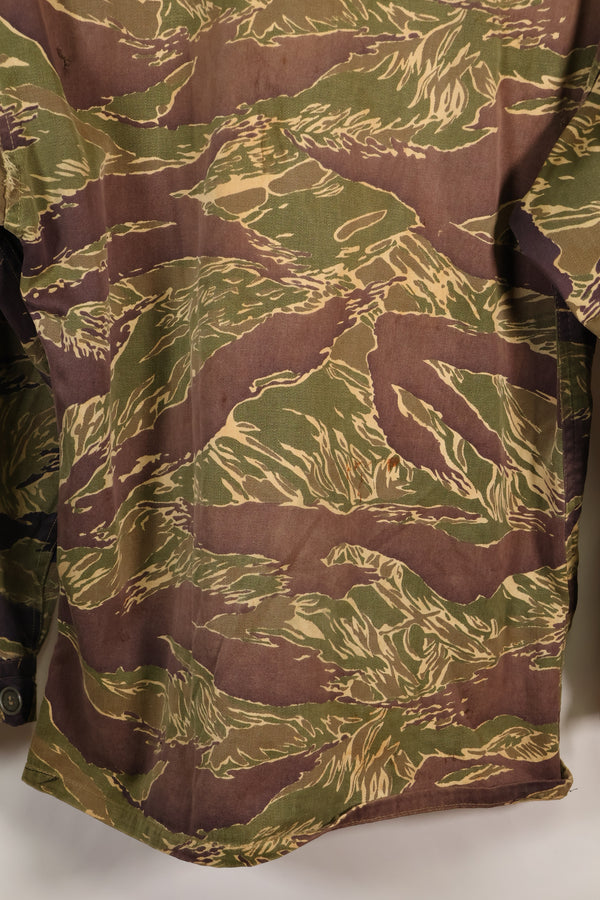 20 世纪 60 年代中期美国裁制的大号冲绳虎虎条纹衬衫，褪色，使用过。