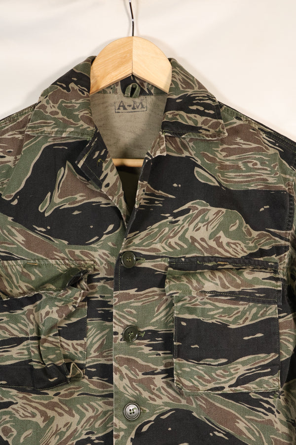 1960 年代日本银虎亚洲剪裁衬衫，虎纹，二手，无袖口。