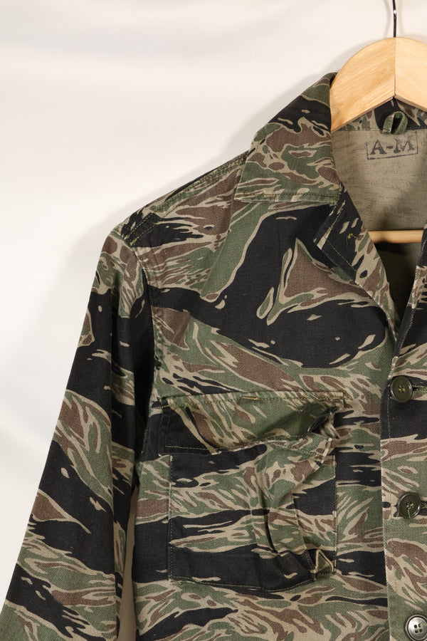 1960 年代日本银虎亚洲剪裁衬衫，虎纹，二手，无袖口。