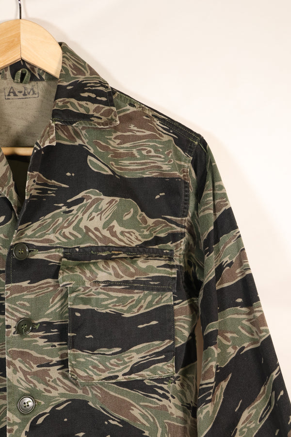 1960 年代日本银虎亚洲剪裁衬衫，虎纹，二手，无袖口。