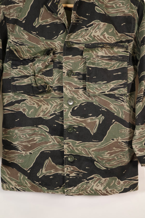 1960 年代日本银虎亚洲剪裁衬衫，虎纹，二手，无袖口。