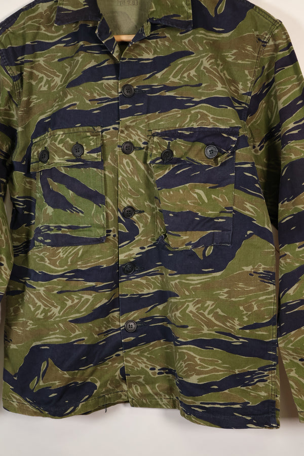 20 世纪 70 年代早期 A-M TO-78 银虎变体虎纹衬衫，二手。